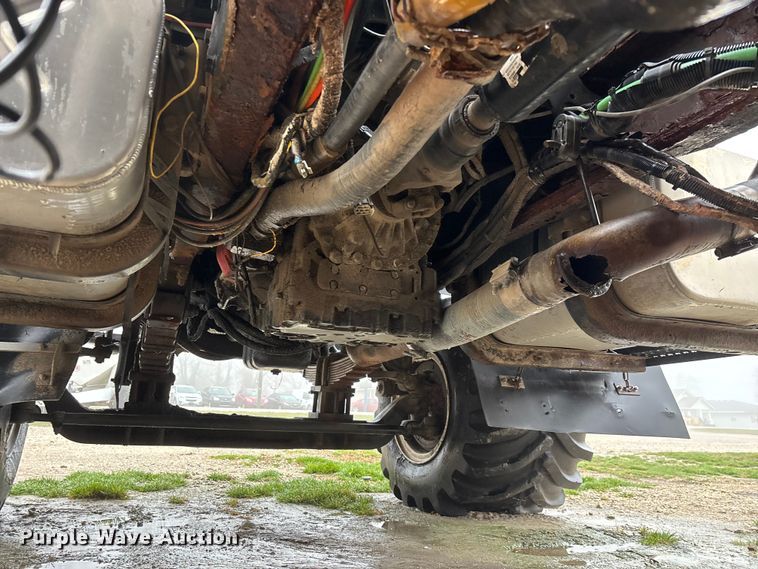 image for item FG0129 2004 International 7400 applicator truck