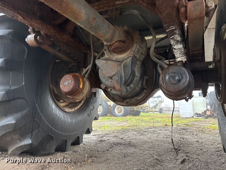 image for item FG0129 2004 International 7400 applicator truck