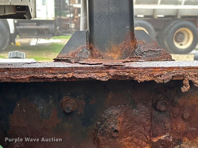 image for item FG0129 2004 International 7400 applicator truck