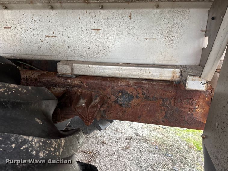 image for item FG0129 2004 International 7400 applicator truck