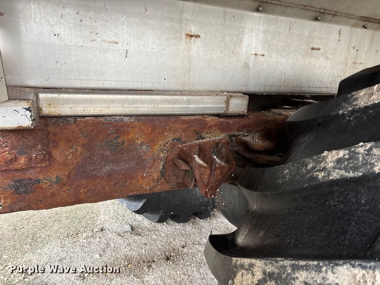 image for item FG0129 2004 International 7400 applicator truck