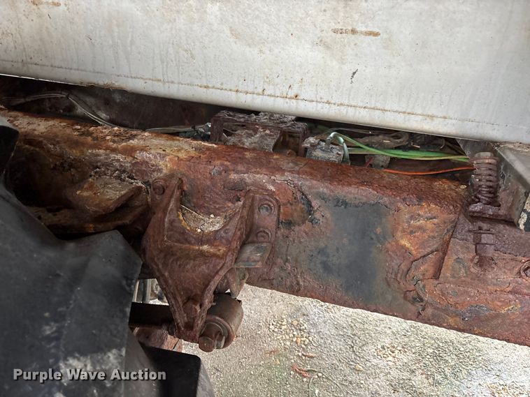 image for item FG0129 2004 International 7400 applicator truck