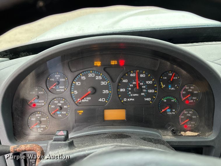 image for item FG0129 2004 International 7400 applicator truck