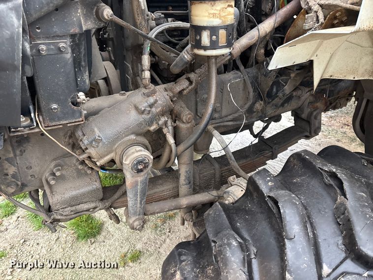 image for item FG0129 2004 International 7400 applicator truck