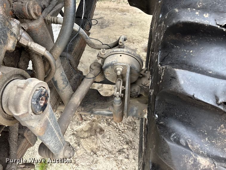 image for item FG0129 2004 International 7400 applicator truck