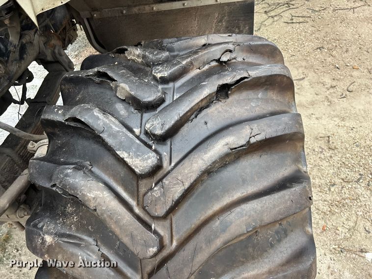 image for item FG0129 2004 International 7400 applicator truck