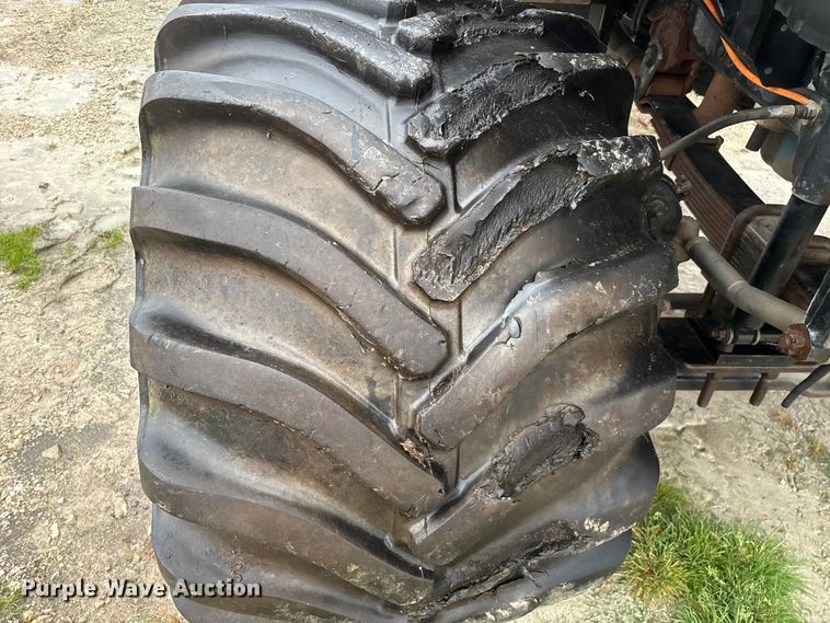 image for item FG0129 2004 International 7400 applicator truck