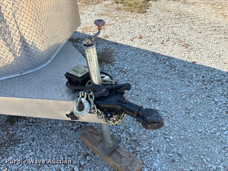 image for item GH9452 2015 Sundowner horse trailer