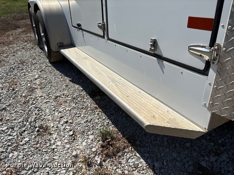 image for item GH9452 2015 Sundowner horse trailer