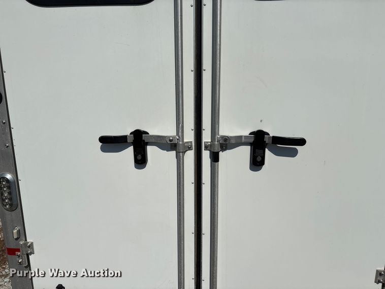 image for item GH9452 2015 Sundowner horse trailer