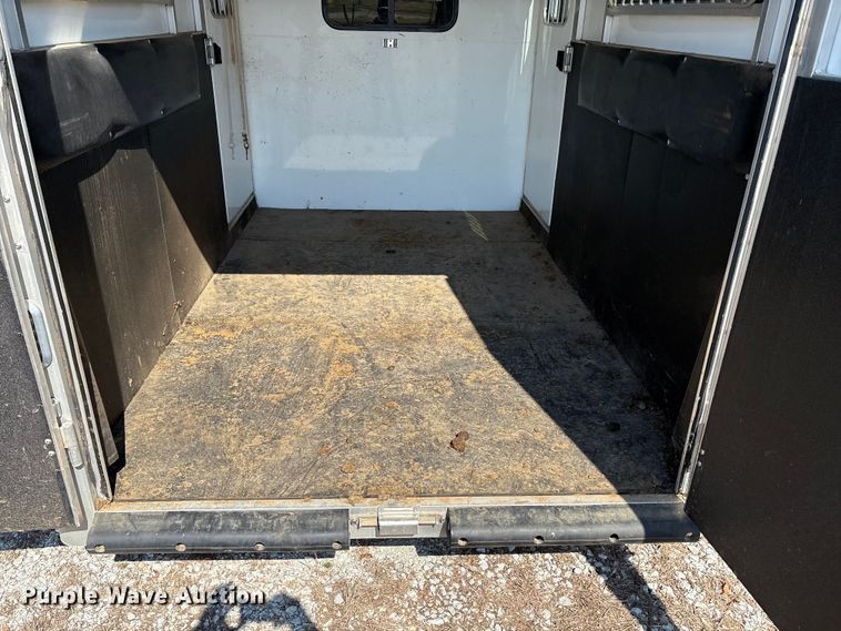 image for item GH9452 2015 Sundowner horse trailer