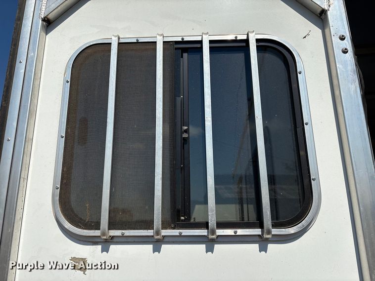 image for item GH9452 2015 Sundowner horse trailer