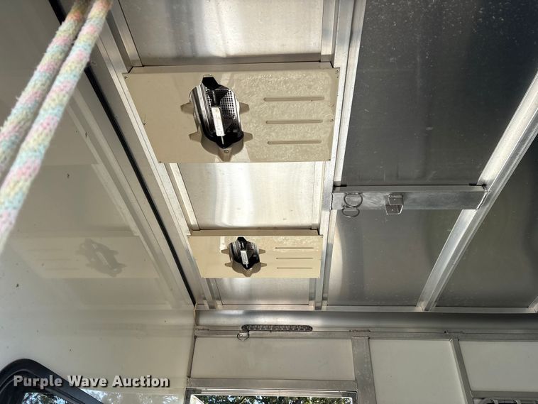 image for item GH9452 2015 Sundowner horse trailer