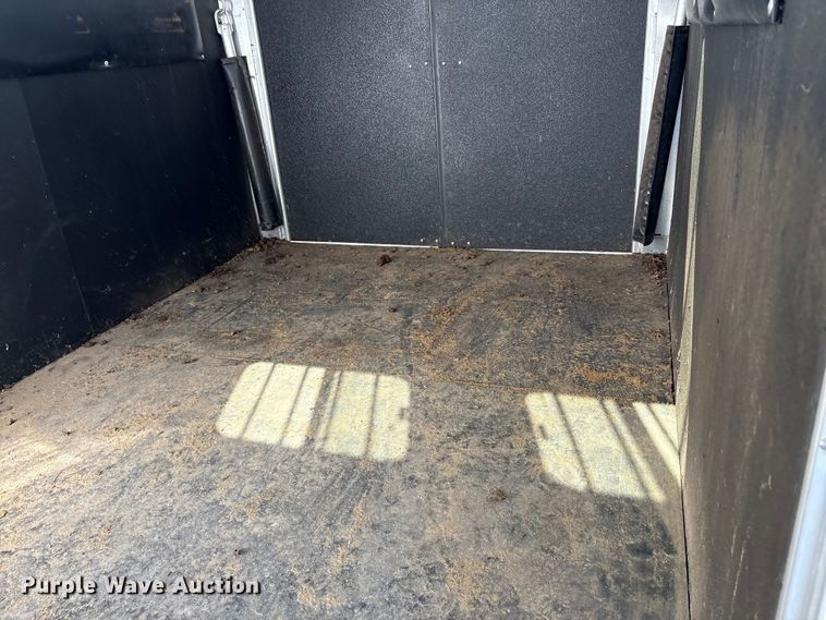 image for item GH9452 2015 Sundowner horse trailer