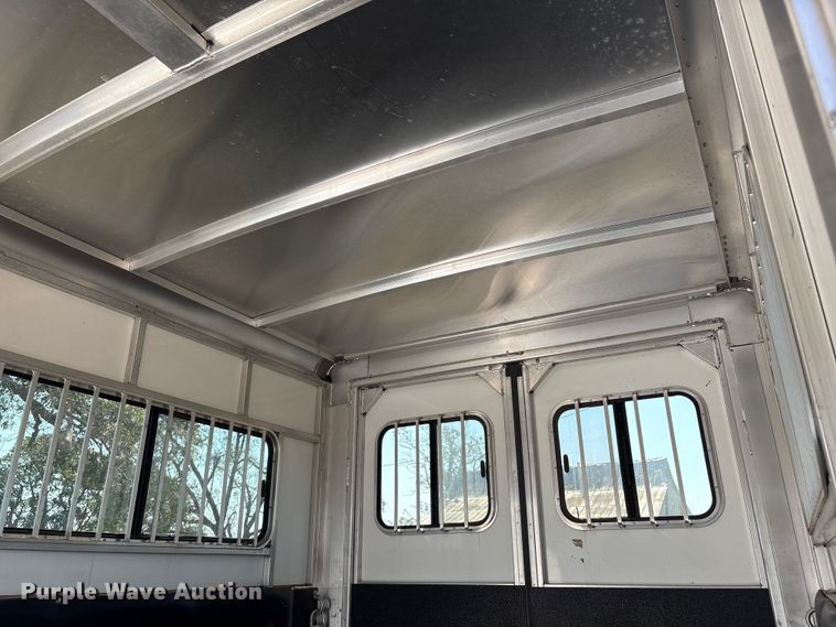 image for item GH9452 2015 Sundowner horse trailer