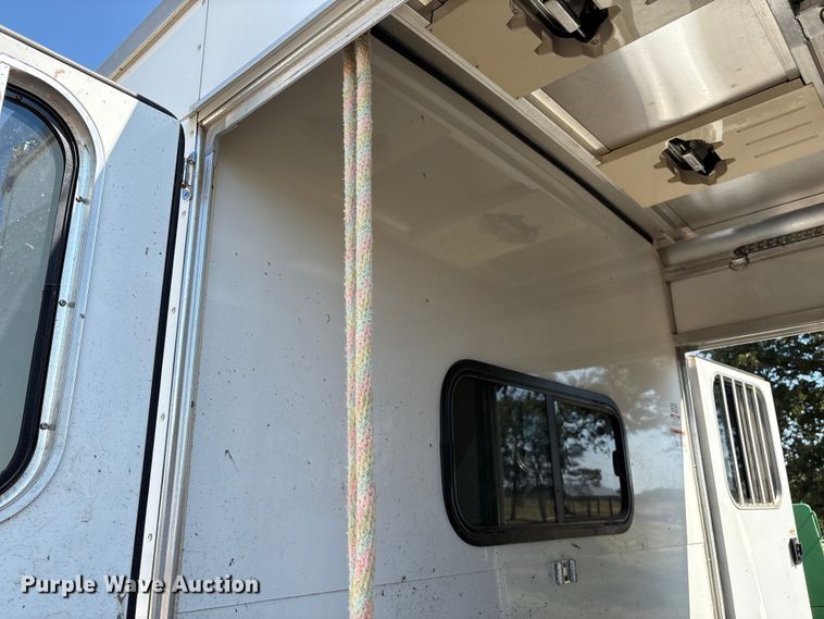 image for item GH9452 2015 Sundowner horse trailer