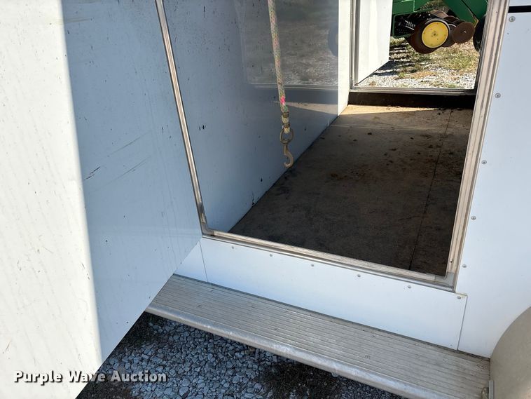 image for item GH9452 2015 Sundowner horse trailer