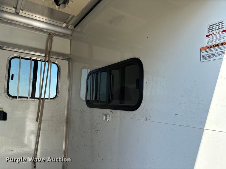 image for item GH9452 2015 Sundowner horse trailer