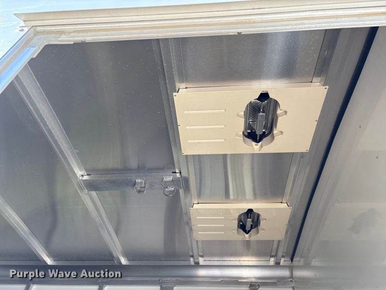 image for item GH9452 2015 Sundowner horse trailer