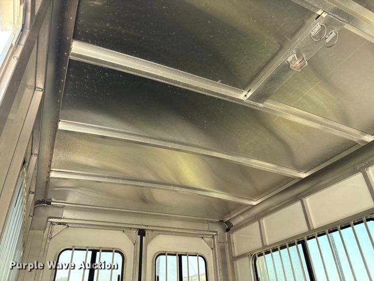 image for item GH9452 2015 Sundowner horse trailer