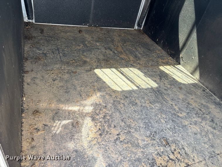 image for item GH9452 2015 Sundowner horse trailer