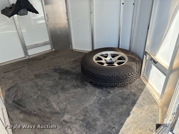 image for item GH9452 2015 Sundowner horse trailer