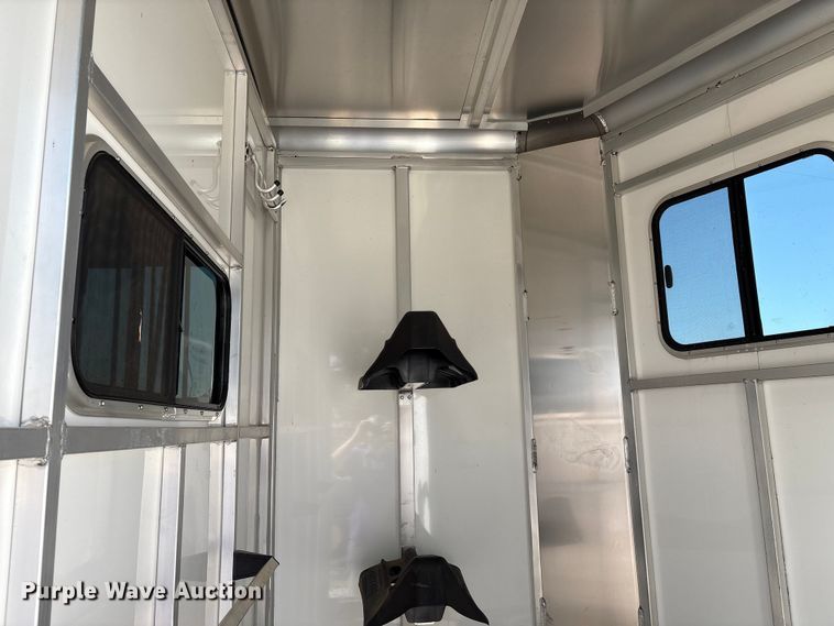 image for item GH9452 2015 Sundowner horse trailer