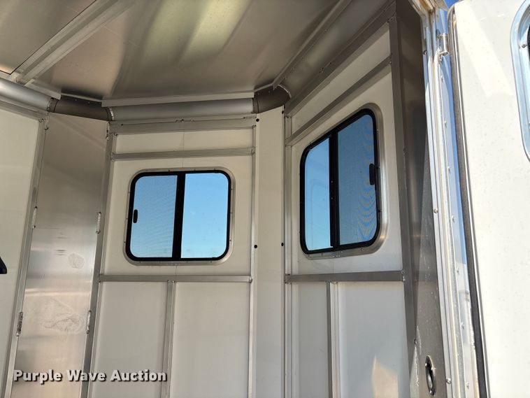 image for item GH9452 2015 Sundowner horse trailer