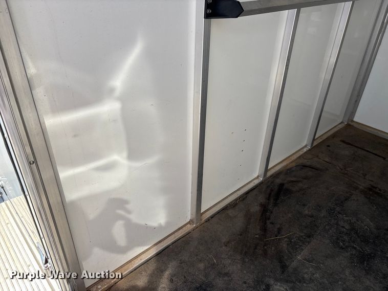 image for item GH9452 2015 Sundowner horse trailer