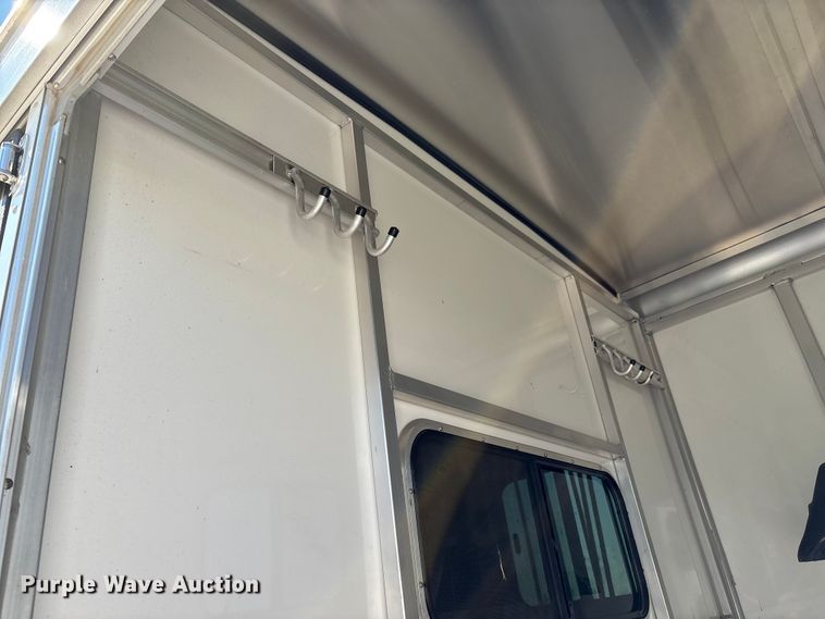 image for item GH9452 2015 Sundowner horse trailer