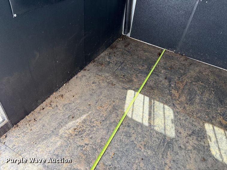 image for item GH9452 2015 Sundowner horse trailer