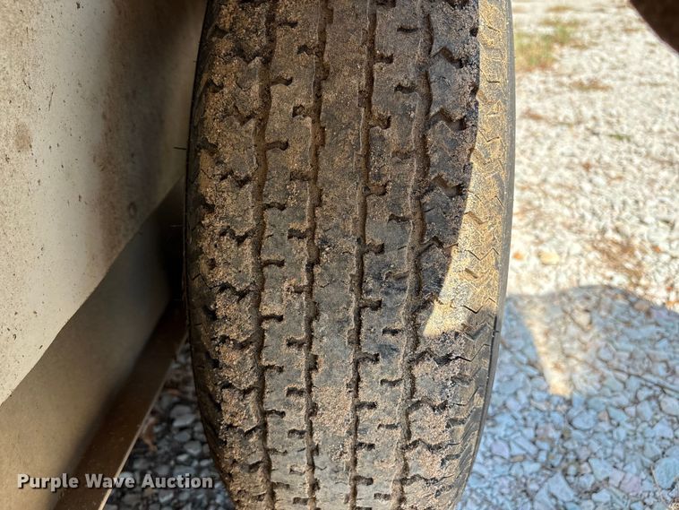 image for item GH9452 2015 Sundowner horse trailer