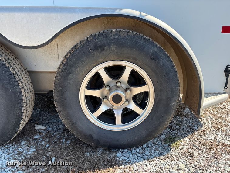 image for item GH9452 2015 Sundowner horse trailer