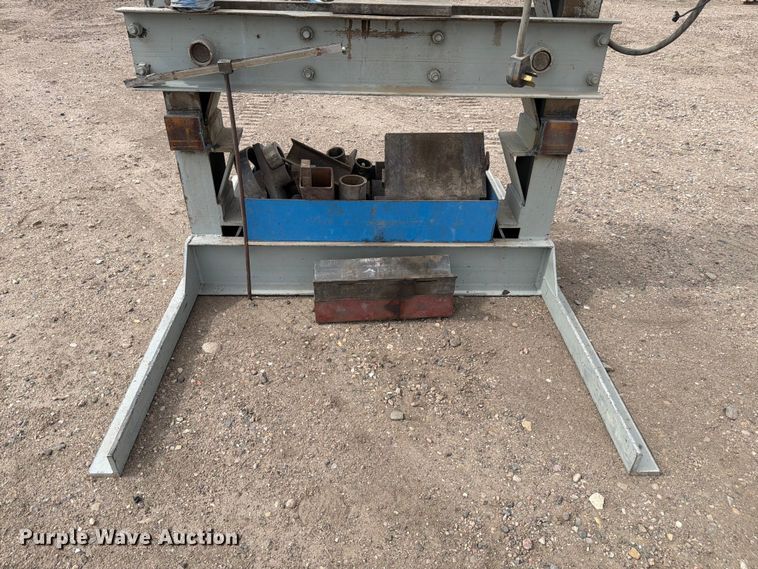 image for item NE9851 Hydraulic press