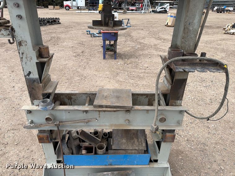 image for item NE9851 Hydraulic press