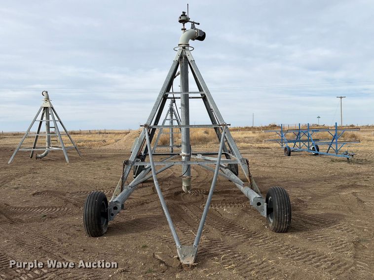 image for item NE9867 Valmont 8000 center pivot