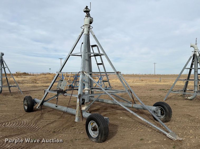 image for item NE9867 Valmont 8000 center pivot