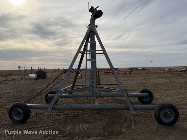 image for item NE9867 Valmont 8000 center pivot