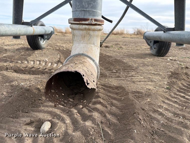 image for item NE9867 Valmont 8000 center pivot