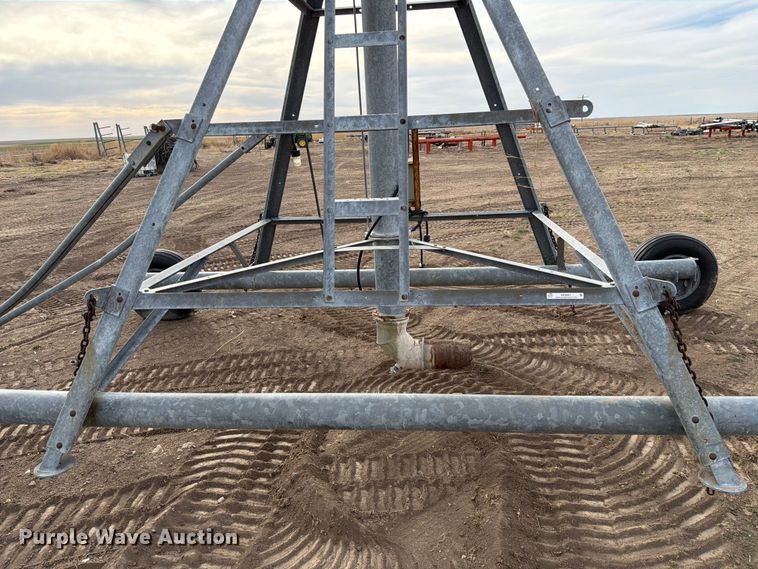 image for item NE9867 Valmont 8000 center pivot