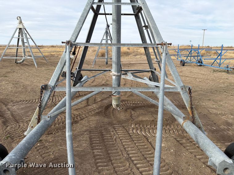 image for item NE9867 Valmont 8000 center pivot