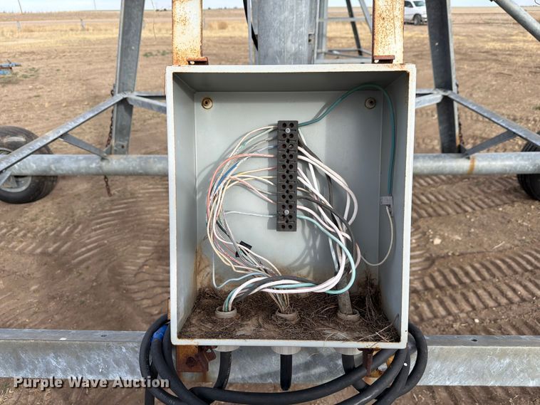 image for item NE9867 Valmont 8000 center pivot