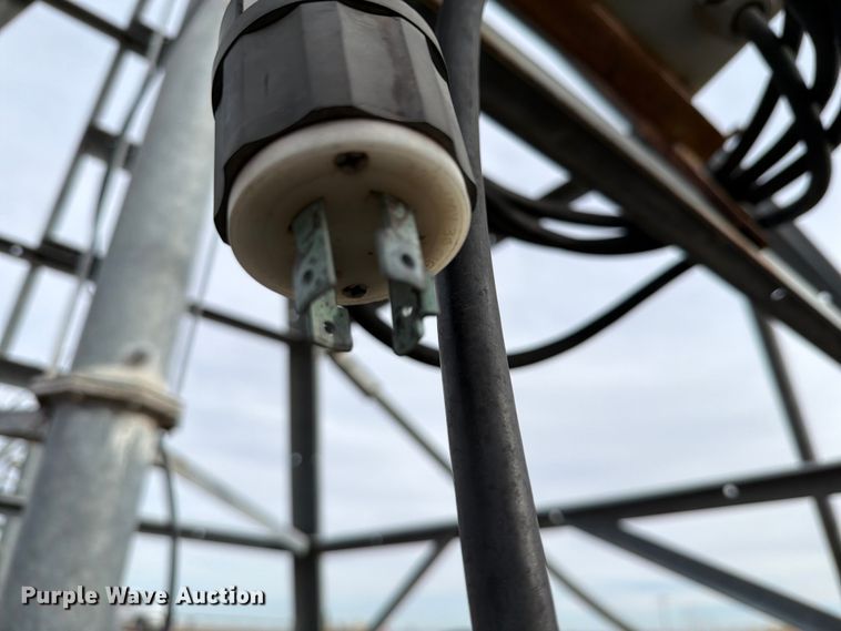 image for item NE9867 Valmont 8000 center pivot