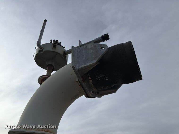 image for item NE9867 Valmont 8000 center pivot