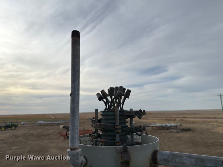 image for item NE9867 Valmont 8000 center pivot