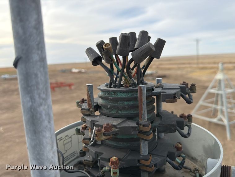 image for item NE9867 Valmont 8000 center pivot