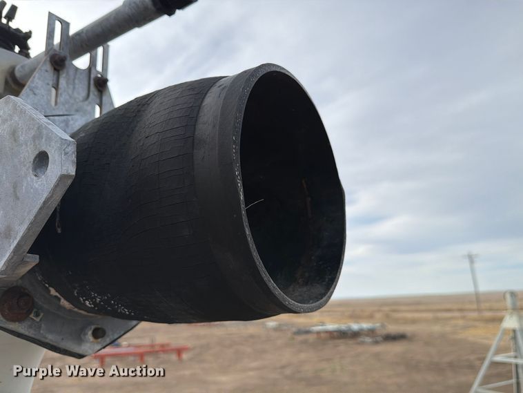 image for item NE9867 Valmont 8000 center pivot