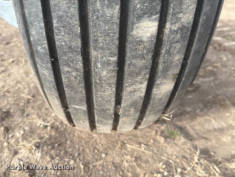 image for item NE9867 Valmont 8000 center pivot