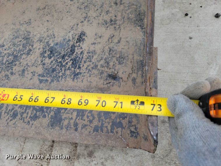 image for item NK9844 1975 Ford 7000 tractor