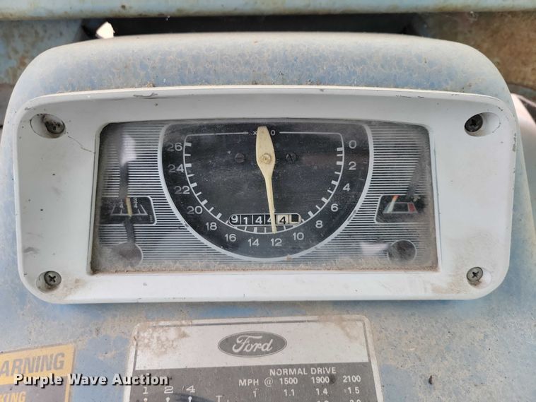 image for item NK9844 1975 Ford 7000 tractor